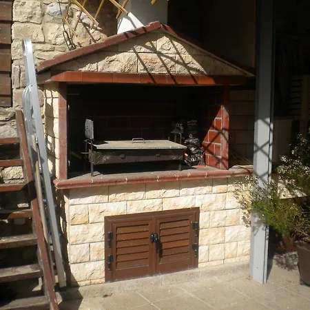 בית כפרי Thalou Stone House *