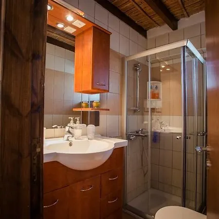 Thalou Stone House *