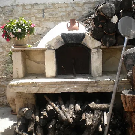 Country house Thalou Stone House *