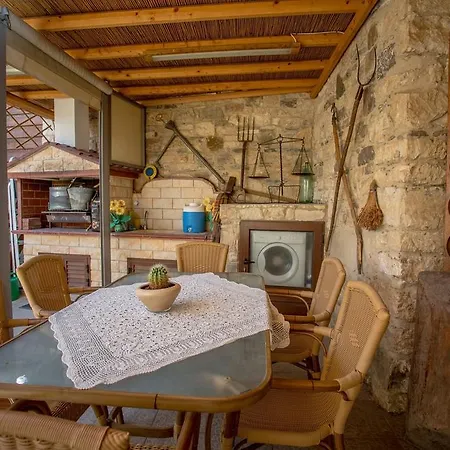 Thalou Stone House Hétvégi ház