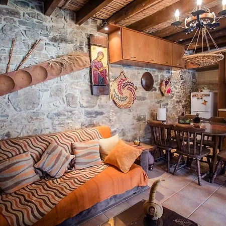 Hétvégi ház Thalou Stone House