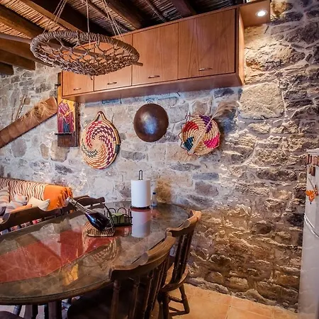 Εξοχικό σπίτι Thalou Stone House *